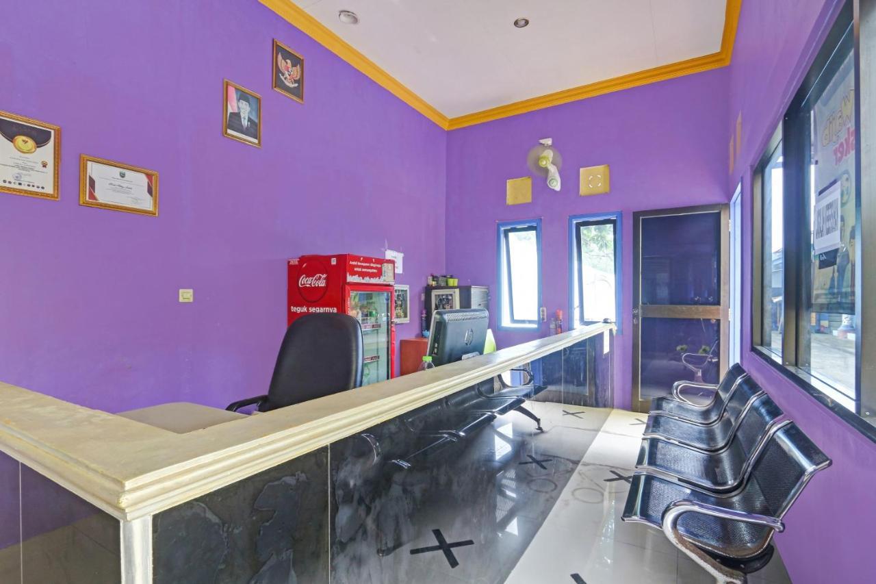 Oyo 90796 Hotel Mulya Indah Tambakmulya Kültér fotó