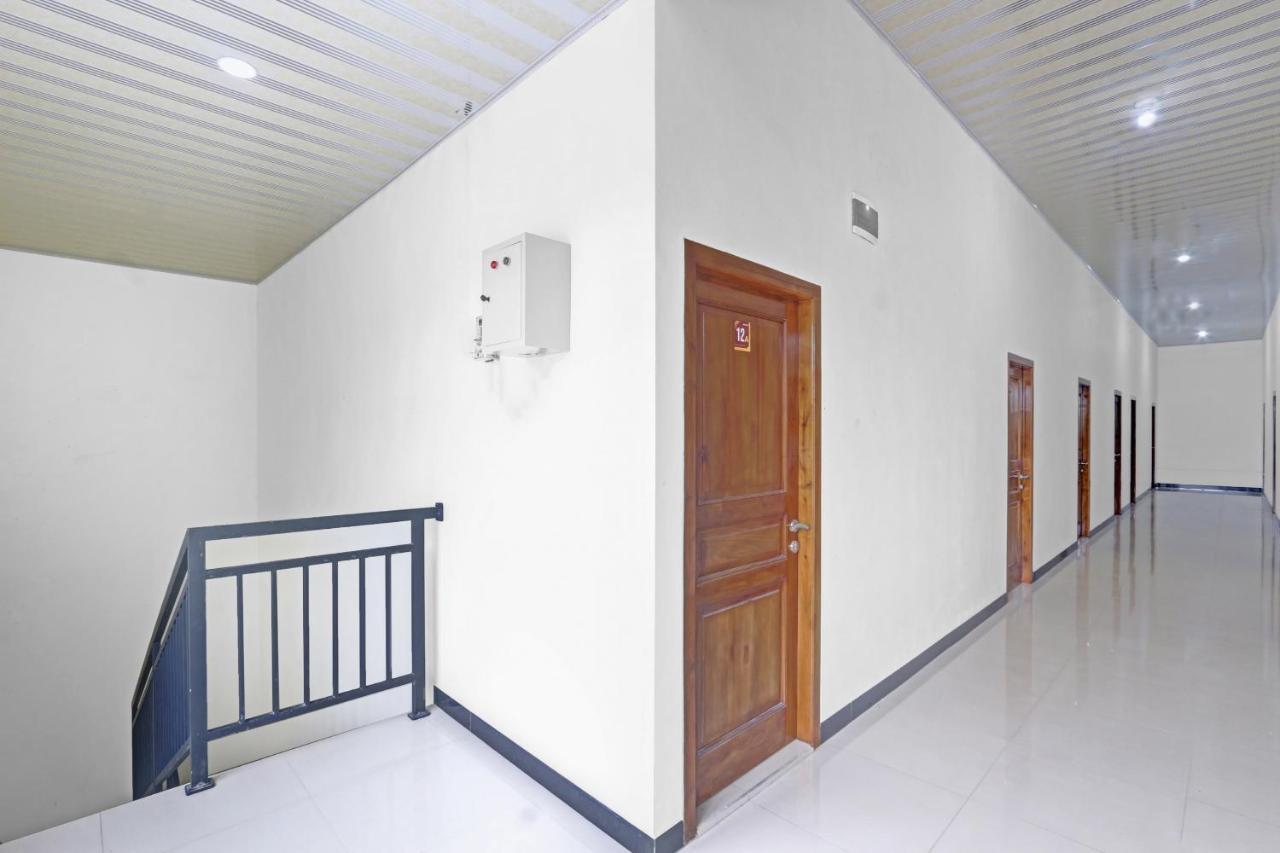 Oyo 90796 Hotel Mulya Indah Tambakmulya Kültér fotó