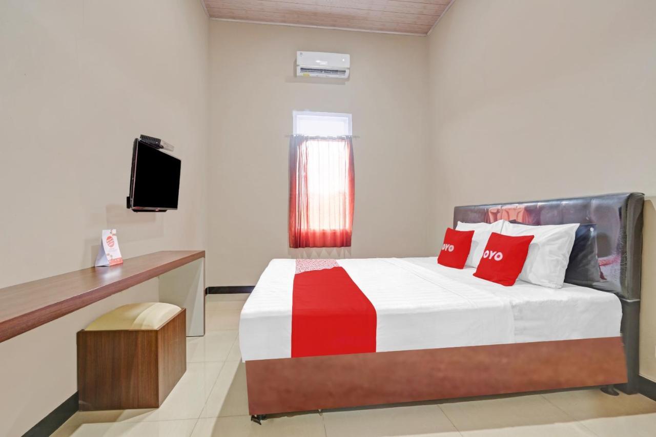 Oyo 90796 Hotel Mulya Indah Tambakmulya Kültér fotó