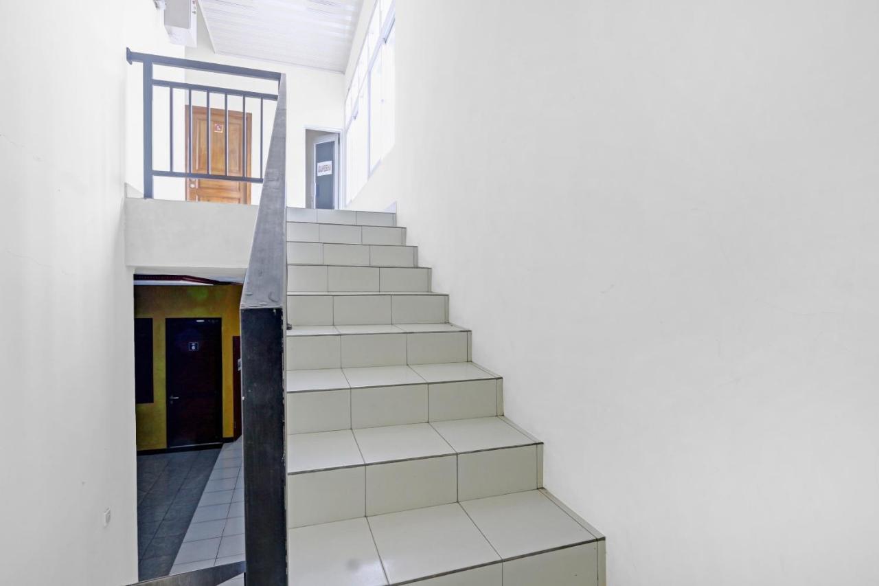 Oyo 90796 Hotel Mulya Indah Tambakmulya Kültér fotó