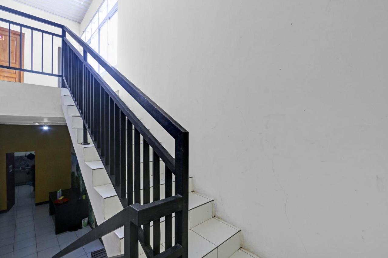 Oyo 90796 Hotel Mulya Indah Tambakmulya Kültér fotó