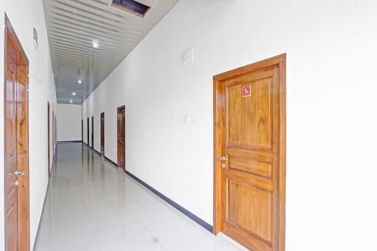 Oyo 90796 Hotel Mulya Indah Tambakmulya Kültér fotó