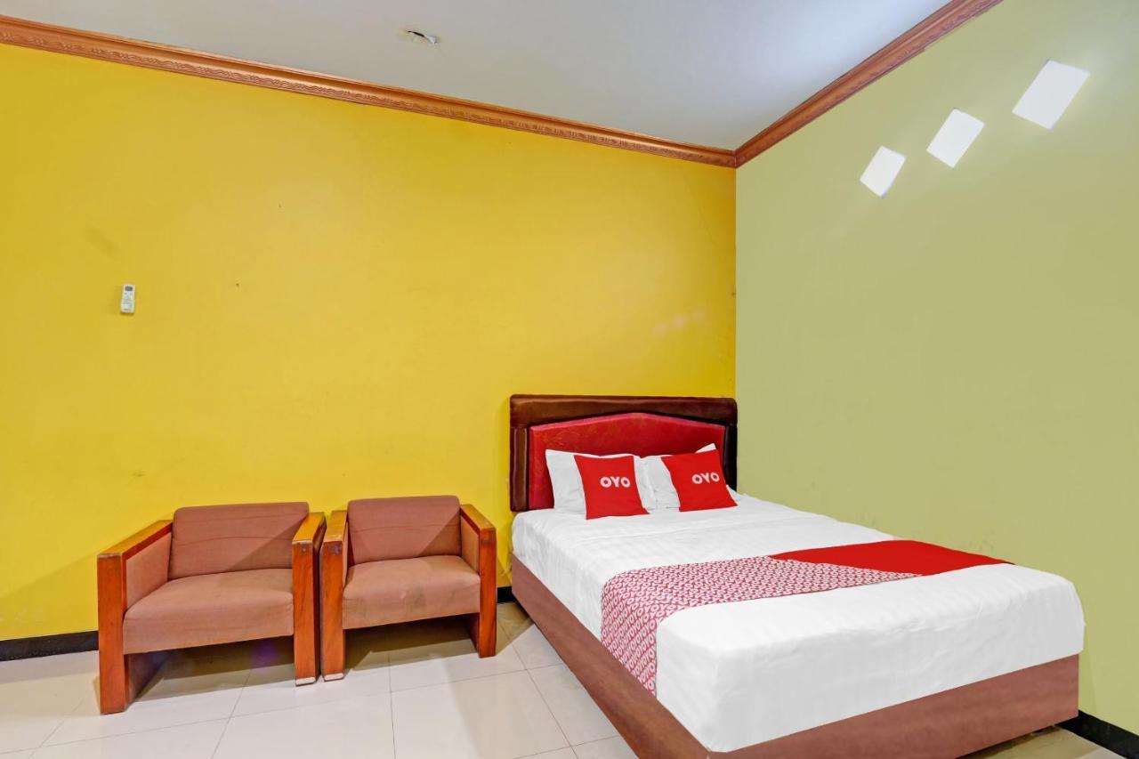 Oyo 90796 Hotel Mulya Indah Tambakmulya Kültér fotó