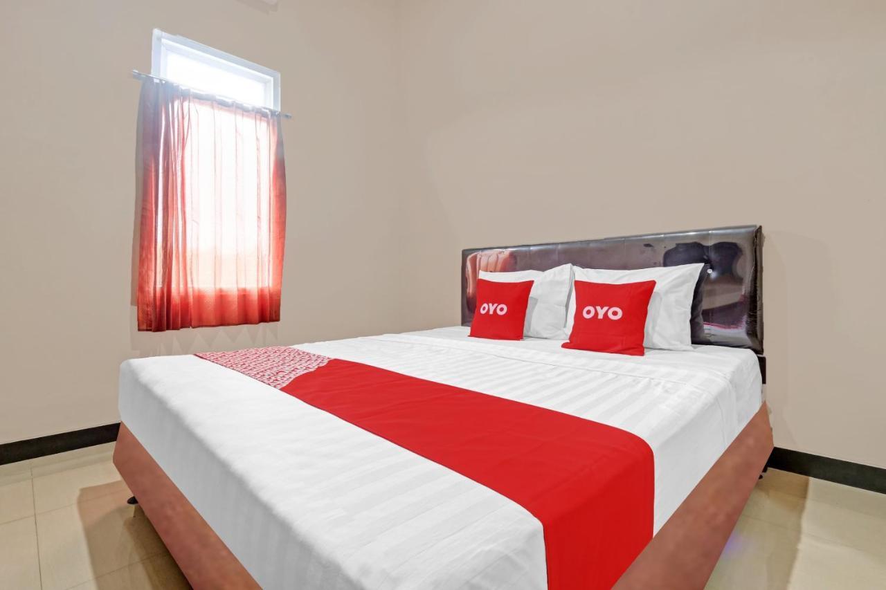 Oyo 90796 Hotel Mulya Indah Tambakmulya Kültér fotó