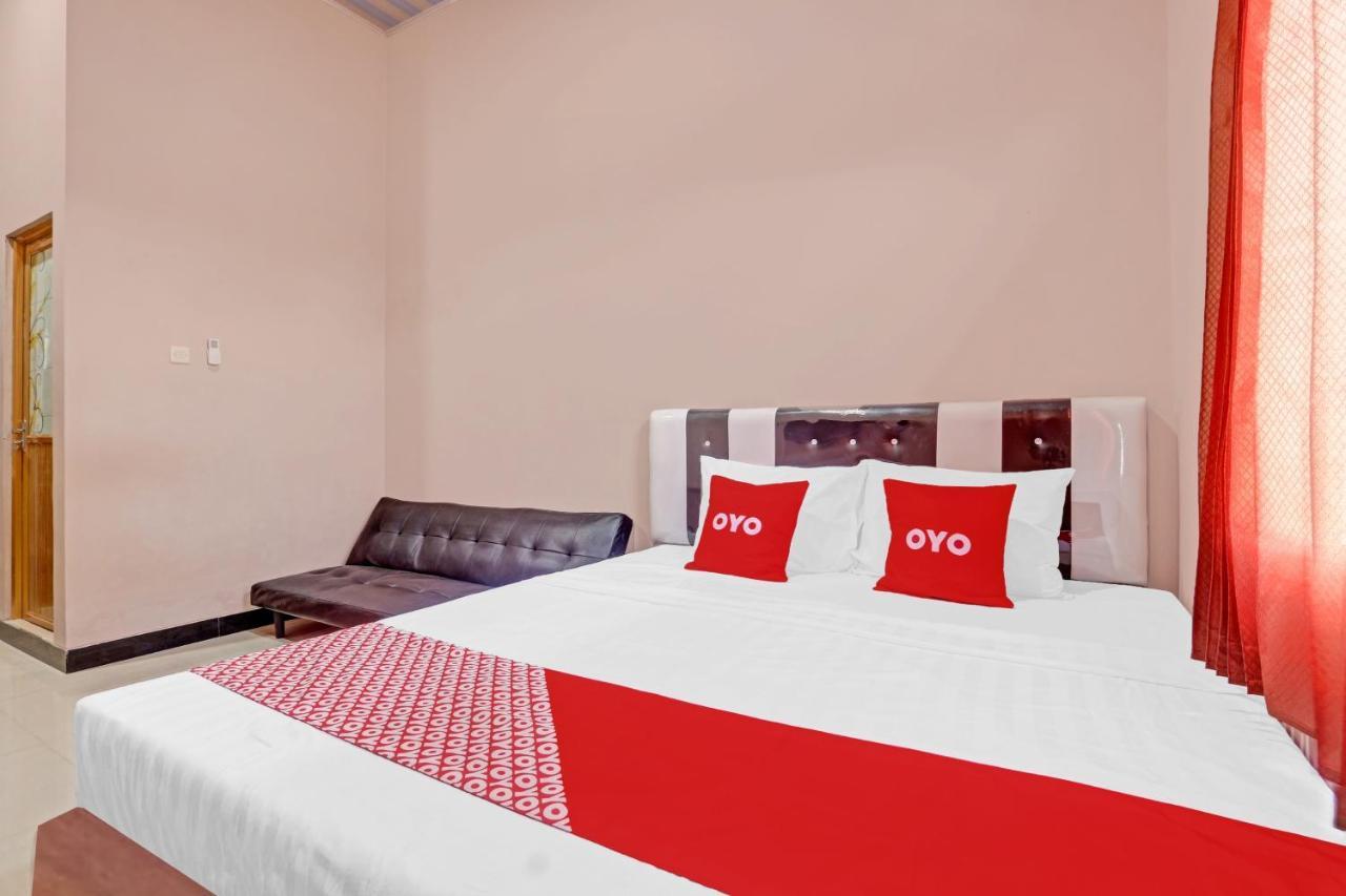 Oyo 90796 Hotel Mulya Indah Tambakmulya Kültér fotó