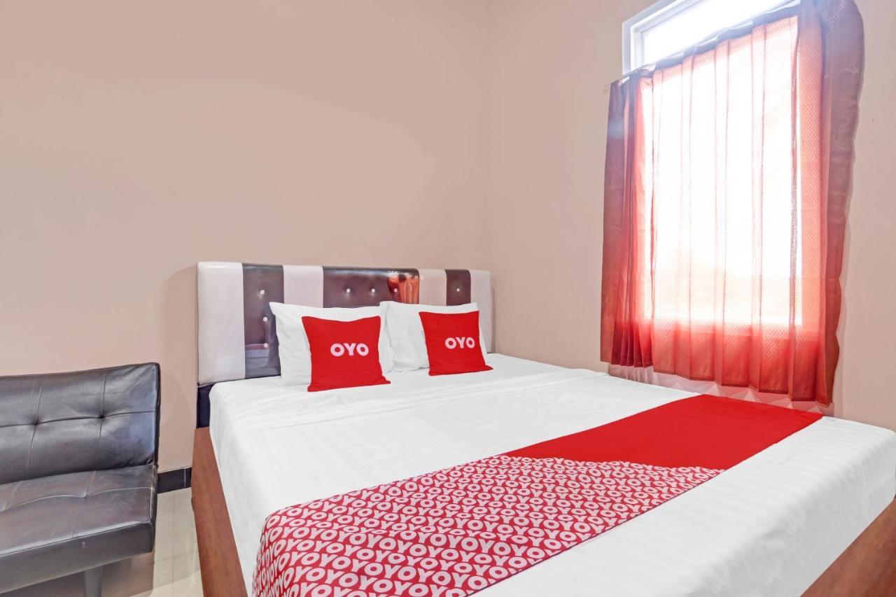 Oyo 90796 Hotel Mulya Indah Tambakmulya Kültér fotó
