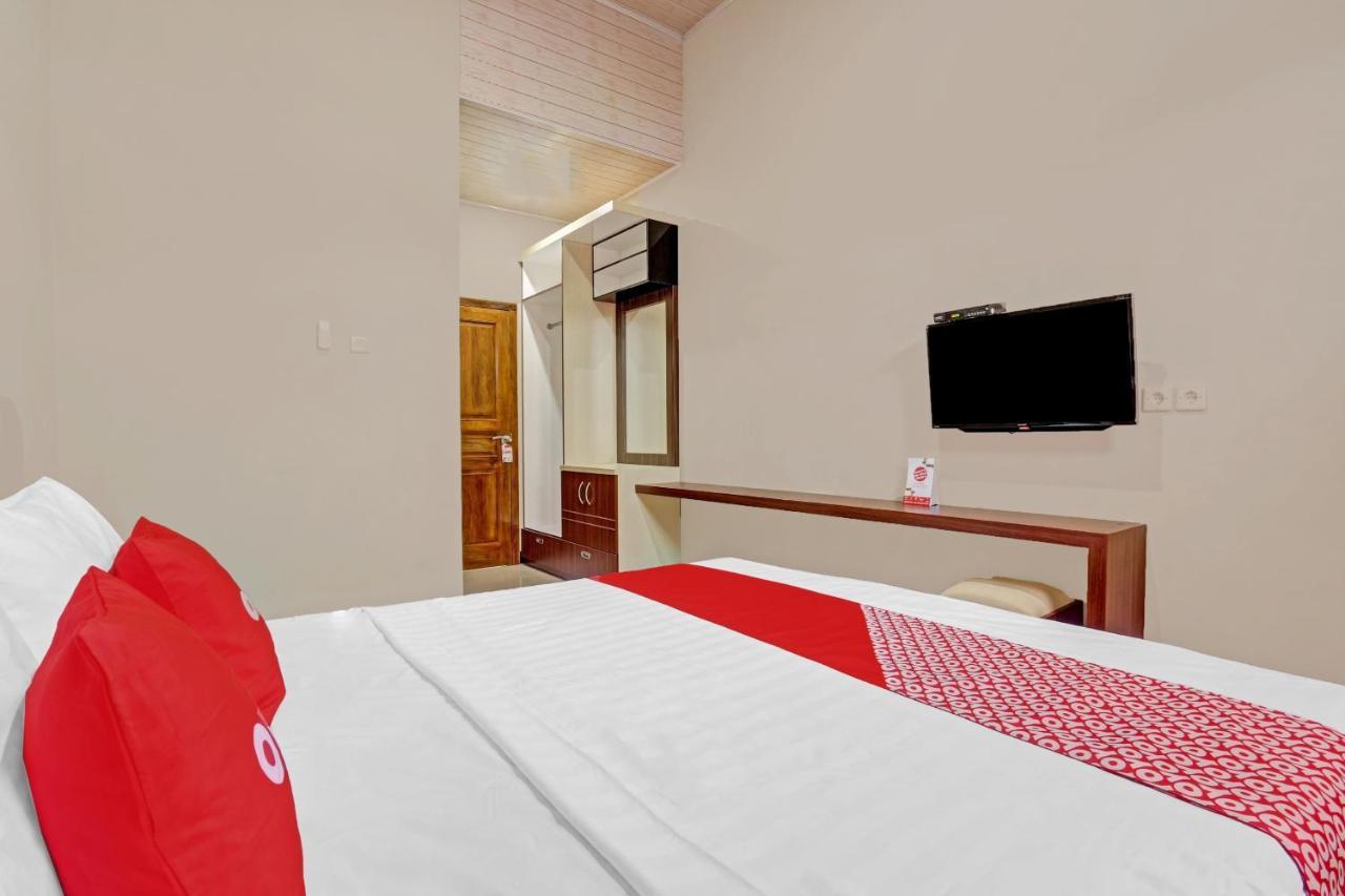 Oyo 90796 Hotel Mulya Indah Tambakmulya Kültér fotó